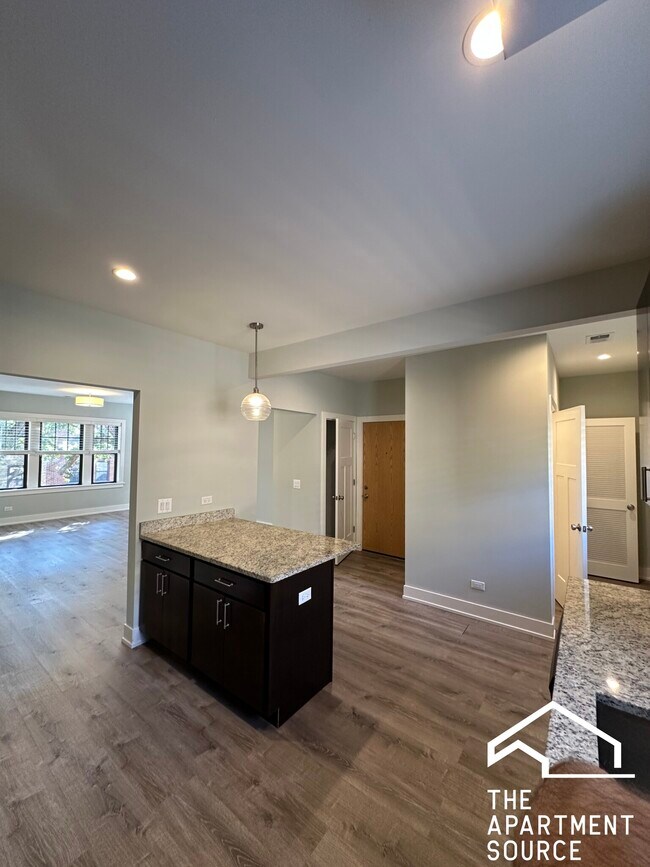 Building Photo - 1142 Maple Ave