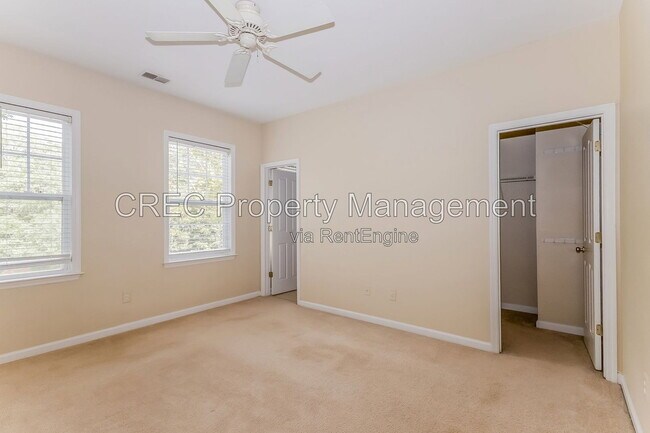 Building Photo - 105 Barberry St