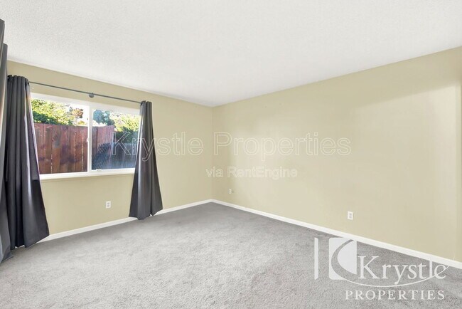 Building Photo - 2 Bridge Ct