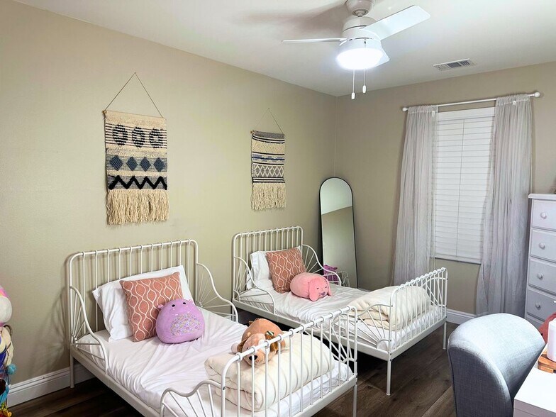 Building Photo - 5053 S Heritage Paseo