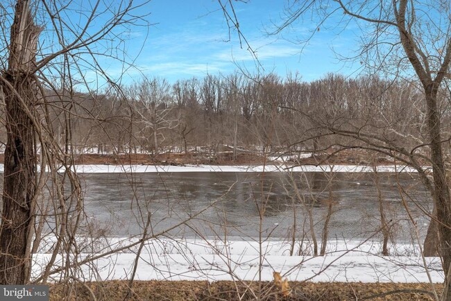 Building Photo - 3741 River Rd