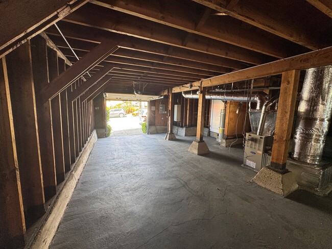 Building Photo - Remodeled 2BR/1BA Single Family Home in Su...