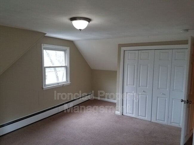 Building Photo - 167 Newfield St