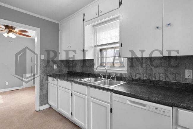 Building Photo - 3627 E 10th St N