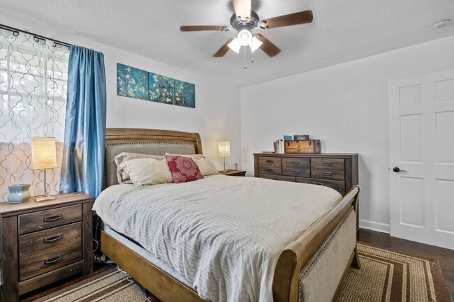 Building Photo - Spacious 4-Bedroom Home with Saltwater Pool & Large Fenced Yard