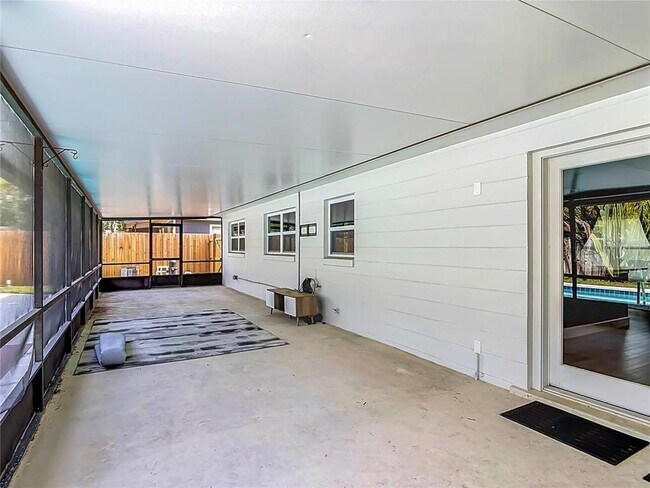 Building Photo - 8676 Hillside Dr