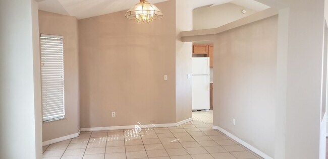 Building Photo - ~ 3/2 ~ Louisa Pointe ~ Crenshaw Circle ~ ...