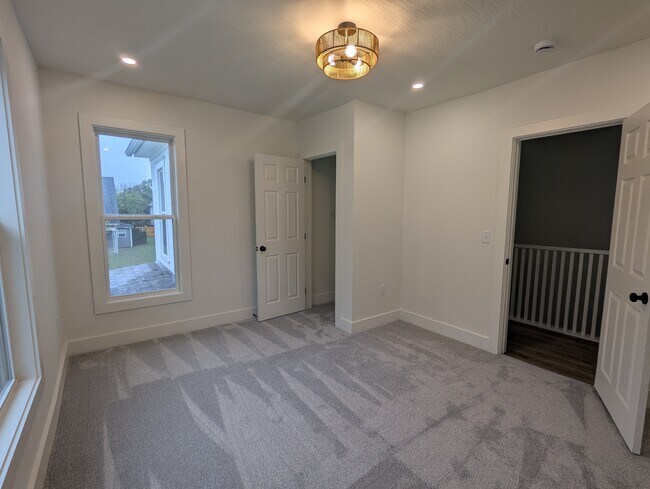 Building Photo - 137 S Wheatland Ave