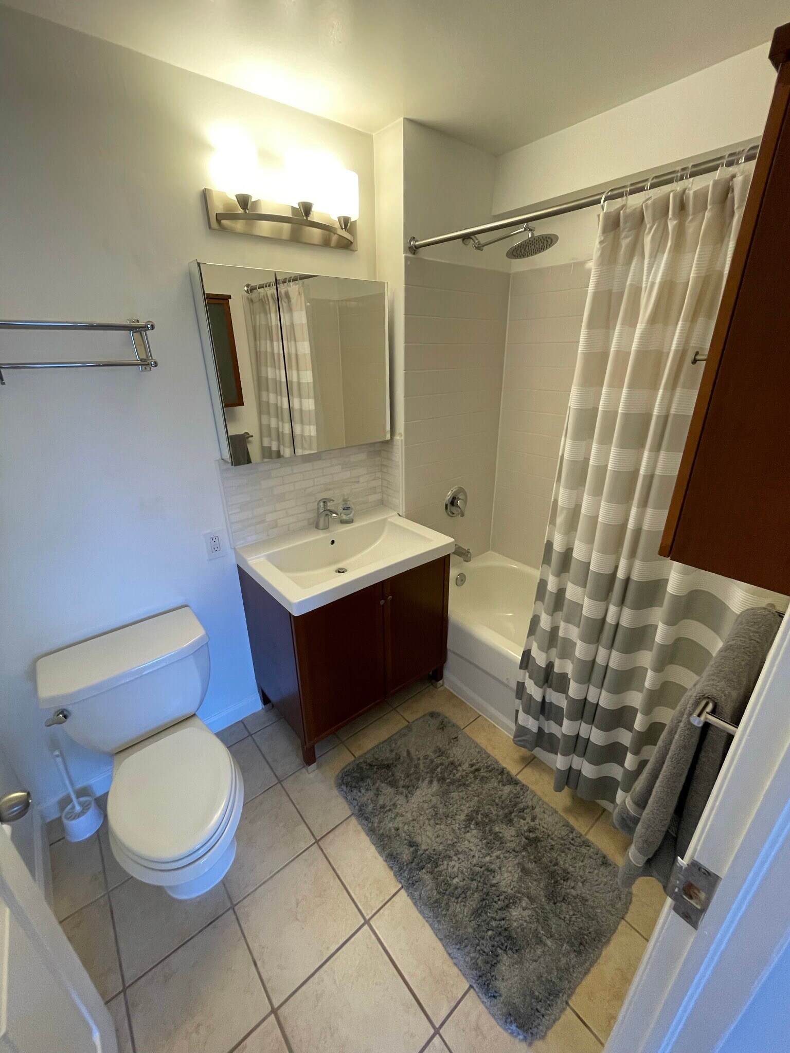Bath - 20 2nd St