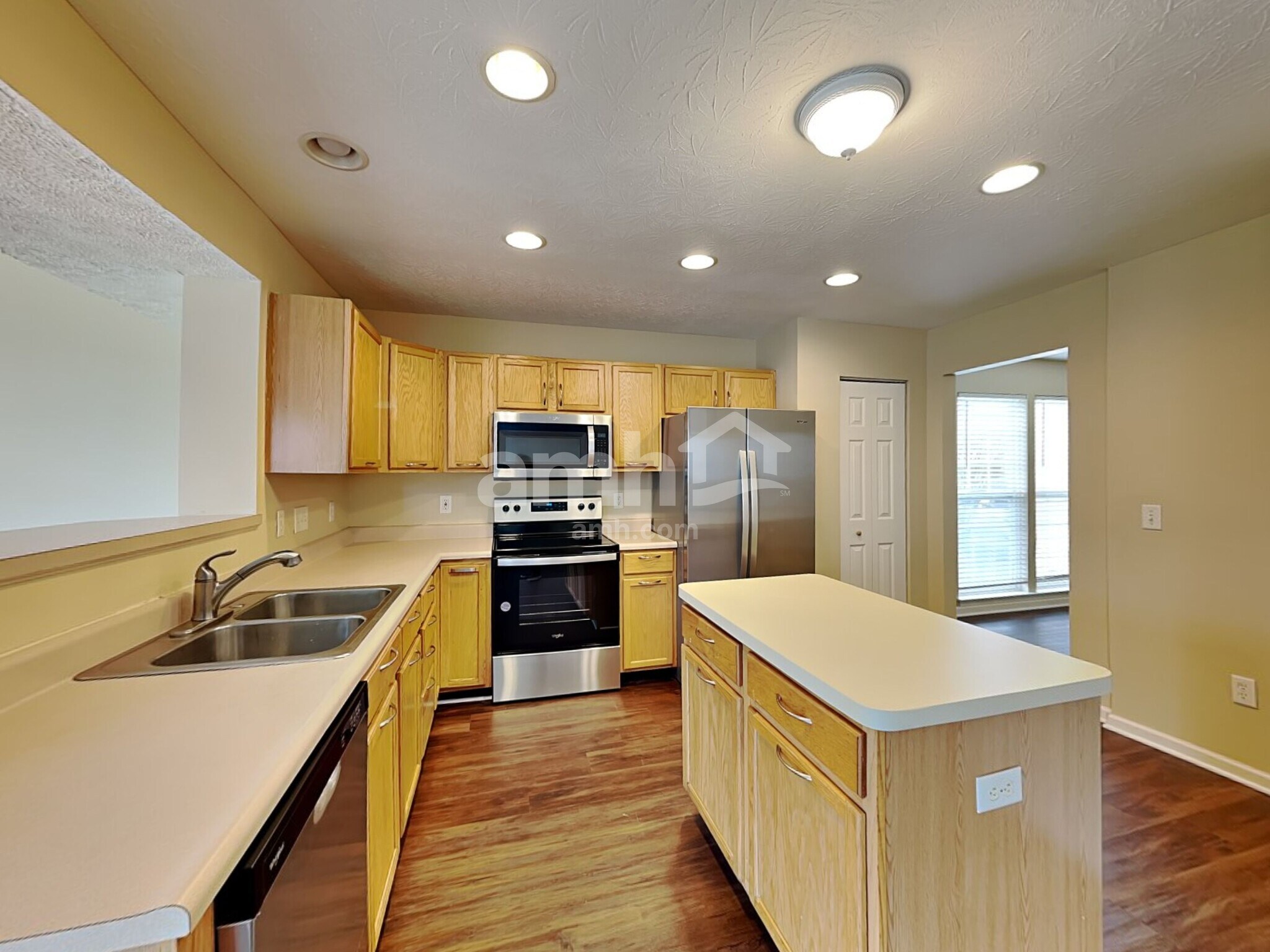 Building Photo - 182 Coyote Dr