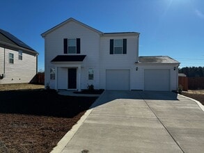 Building Photo - 4 Bedroom 2.5 Bathroom