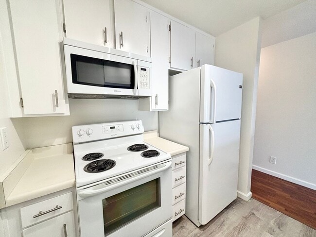 Building Photo - Surfside I | 2 Bedroom + 1.5 Bathroom with...