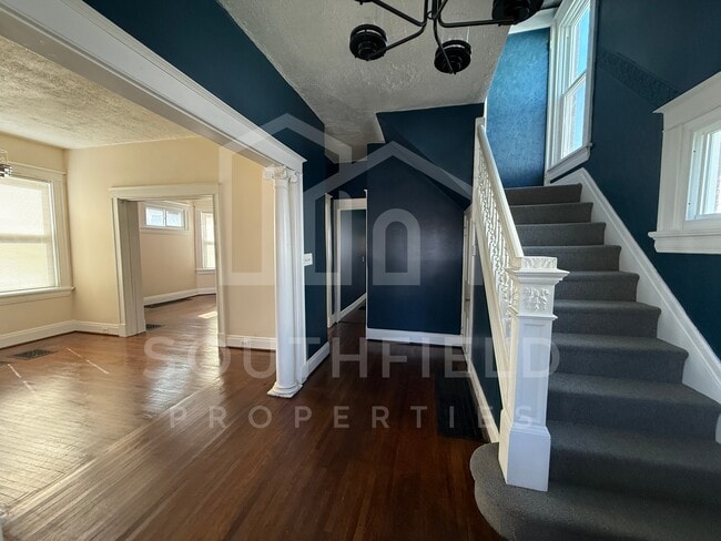 Building Photo - 1537 Ruth Ave