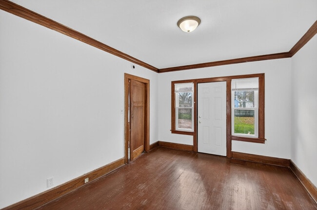 Building Photo - 1927 Harriet St