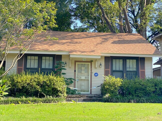Building Photo - 1263 Agnes Pl