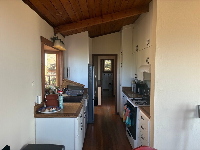 Building Photo - 365 Panoramic Way