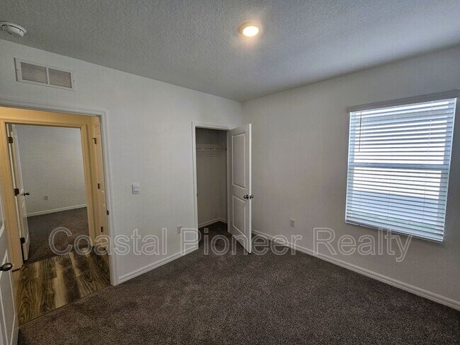 Building Photo - 32520 Weathered Oak Dr