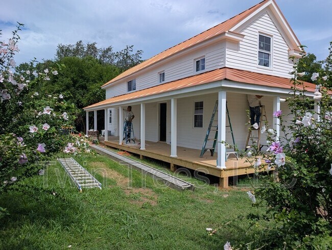 Building Photo - 5761 Gospel St