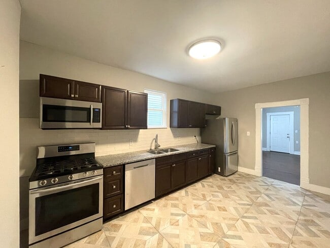 Building Photo - 85 Reeb Ave