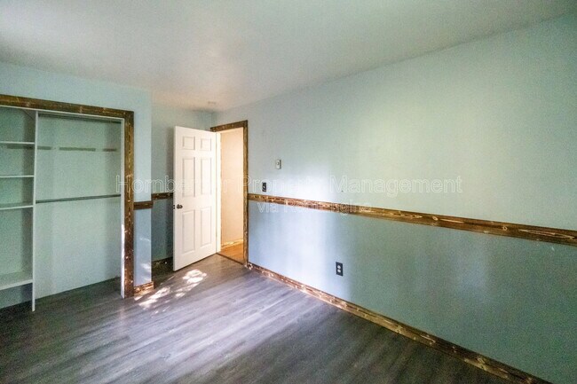 Building Photo - 1407 W Spring Ln