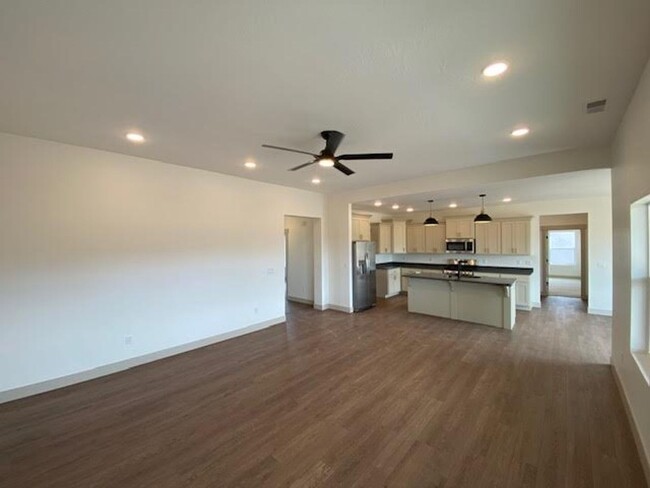 Building Photo - Brand New 3 bedroom- 2 bath Single Family ...