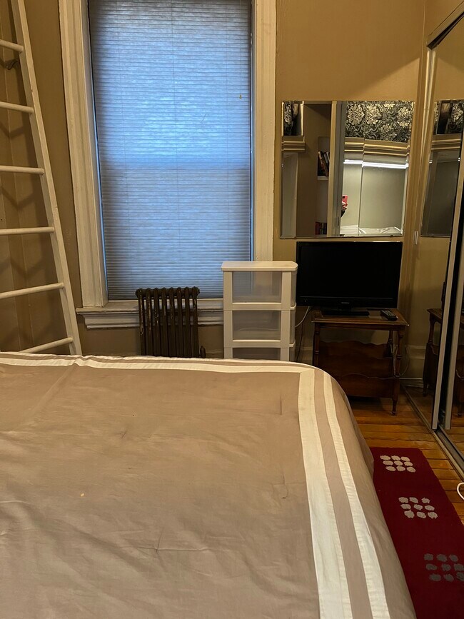 Building Photo - 20 E Goethe St