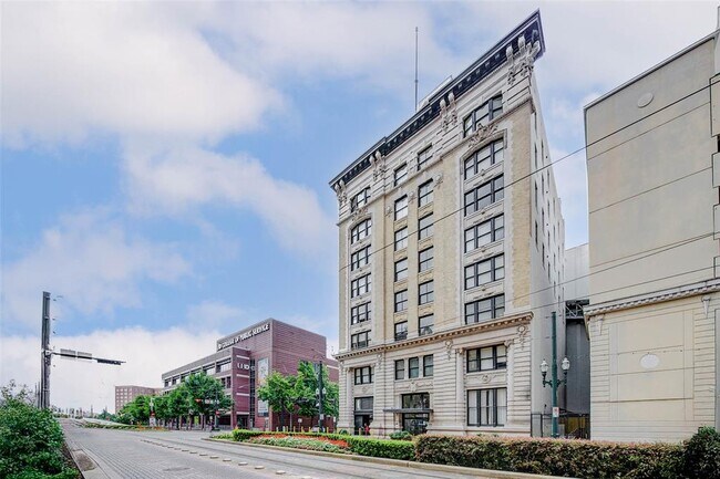 Building Photo - 201 Main St