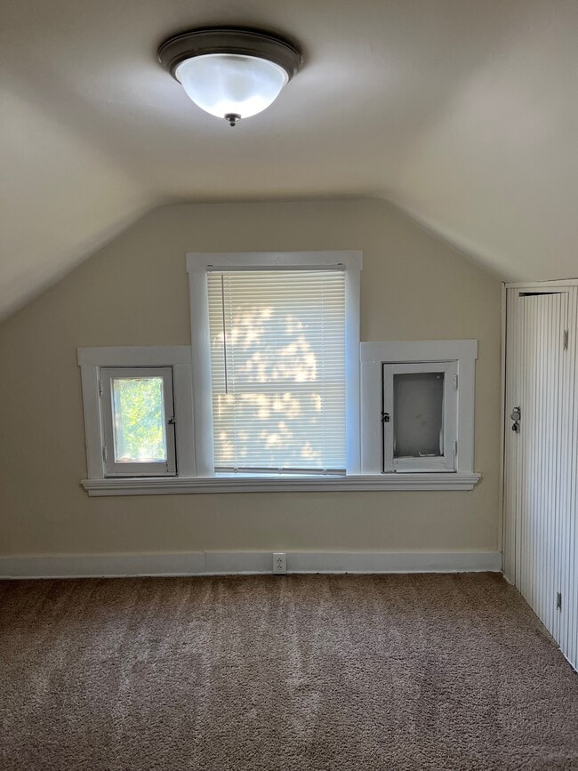 Building Photo - 905 Suire Ave