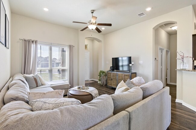 Building Photo - 2000 Bleeker Cv