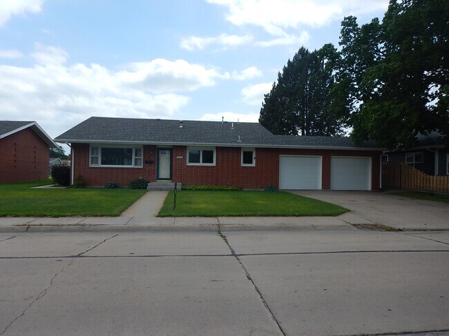 Building Photo - 2214 Anna Ave