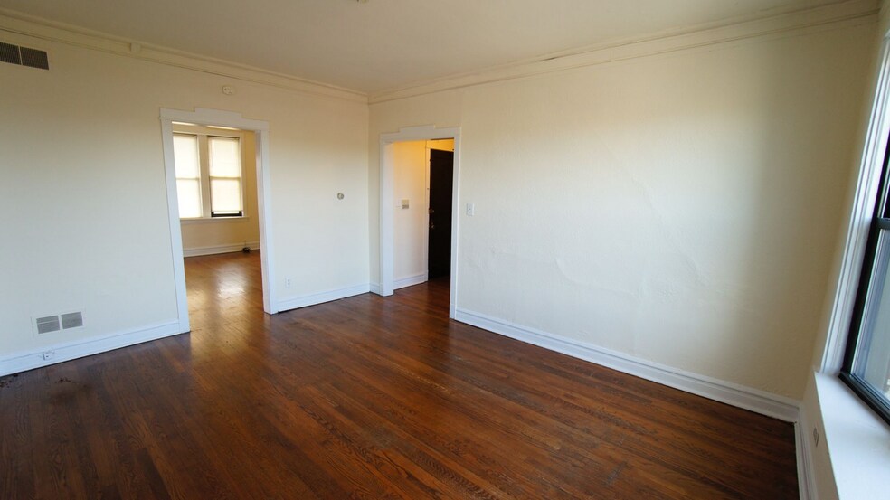 Building Photo - 2642 N Milwaukee Ave