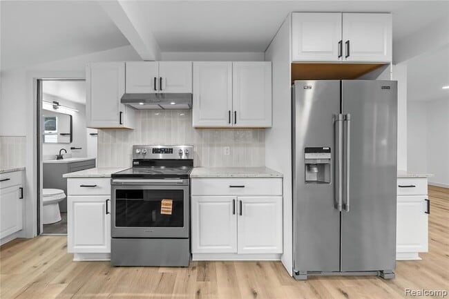 Building Photo - 1445 N Seymour Rd