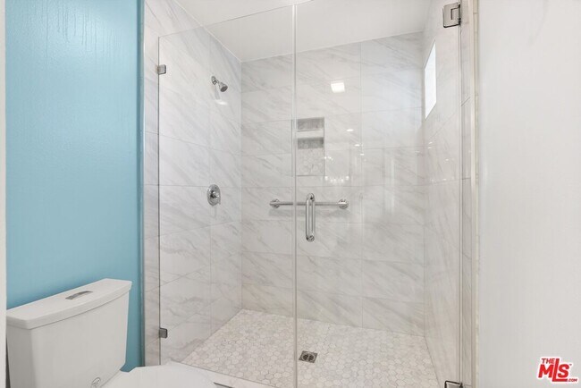 Building Photo - 4643 E 4th St