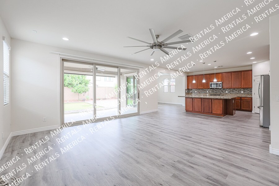 Building Photo - 21948 N 98th Dr