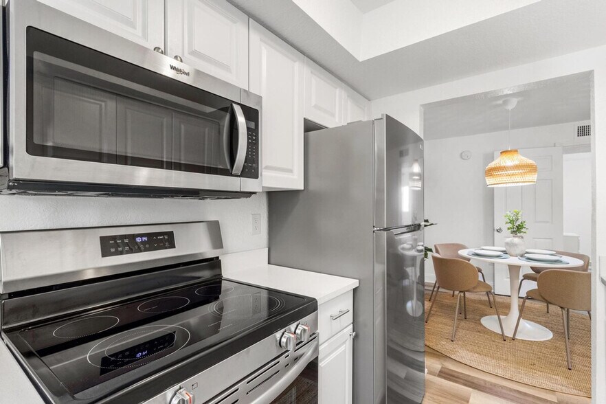 Building Photo - 104 1st St