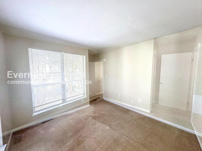 Building Photo - 3821 Staffordshire Ln