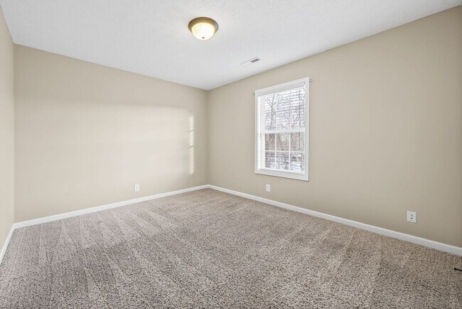 Building Photo - Pet Friendly Four Bedroom!