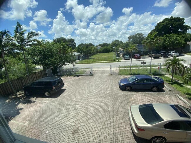 Building Photo - 820 NW 2nd Ave