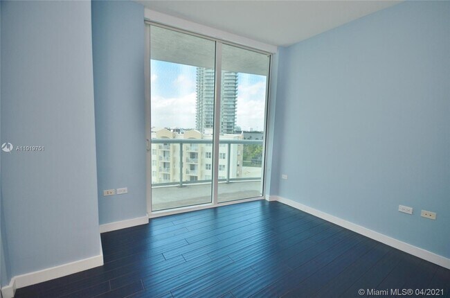 Building Photo - 480 NE 30th St