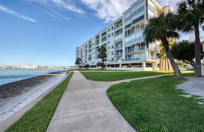 Building Photo - 7984 Sailboat Key Blvd S