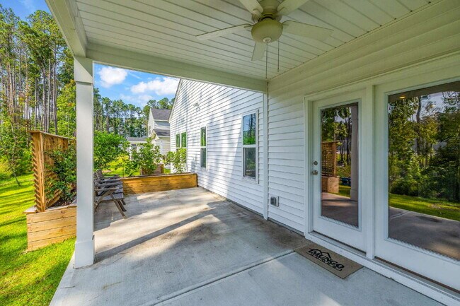 Building Photo - "Charming 3-Bed 2-Bath Residence in Telfai...