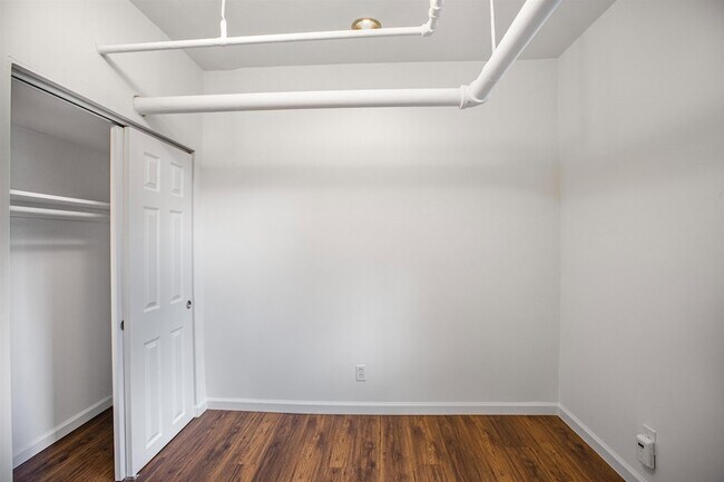 Building Photo - 7812 Hudson Ave