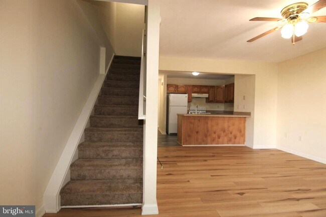 Building Photo - 115 E Sewell St