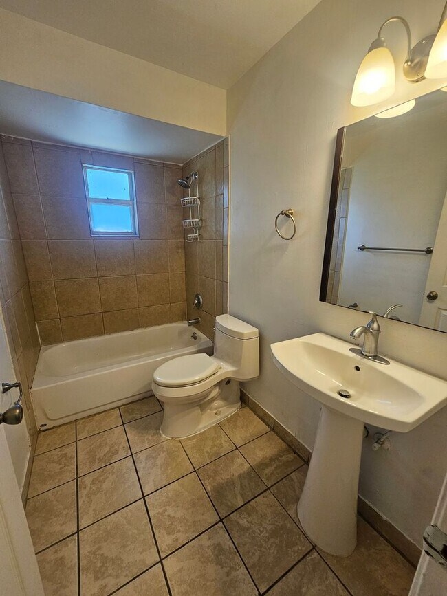 Building Photo - Location Location Location of this nice 3 ...