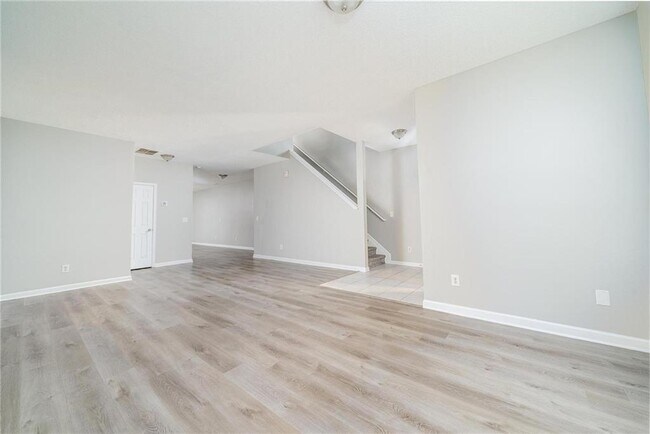 Building Photo - 7683 Creekside Ln