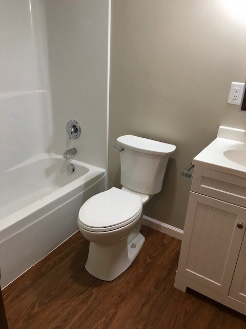 Full attach Bath - 940 McBryde Ln