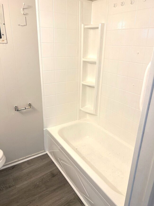 Building Photo - Renovated Two Bedroom Mobile Home