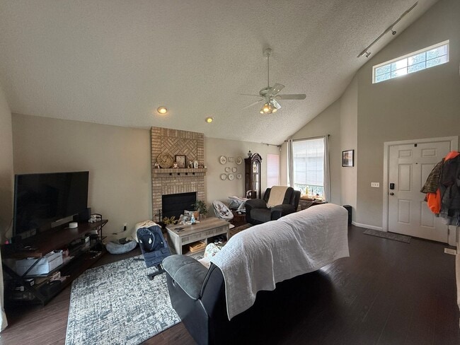 Building Photo - Beautiful Home Near Schriever SFB & Fort C...