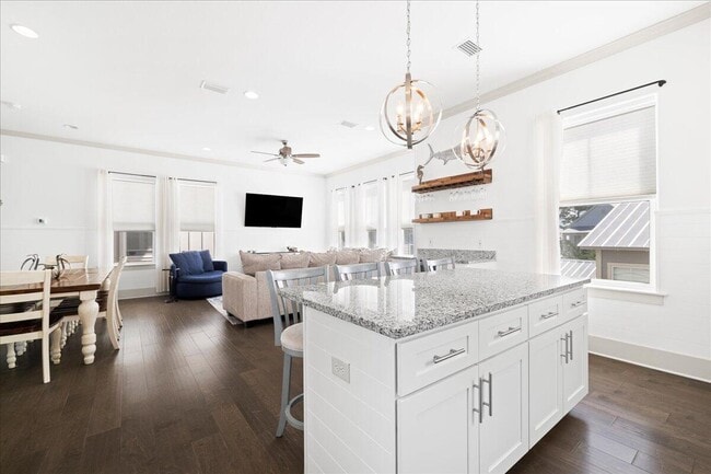 Building Photo - 275 Gulfview Cir