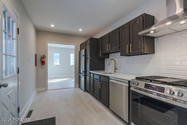 Building Photo - 94 Valley Ave